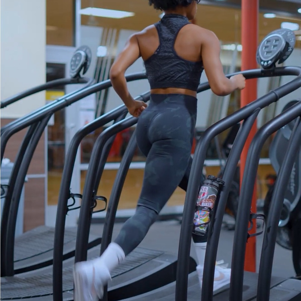 Gymshark Black Adapt Camo Set Medium Crop Top And Leggings - Picture 2 of 9